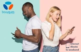 deux personnes sur leur téléphone