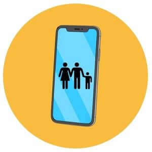 Image représentant un smartphone avec une famille