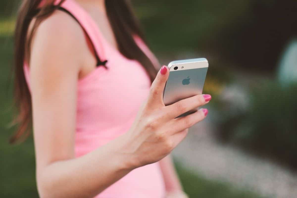 Femme au Téléphone