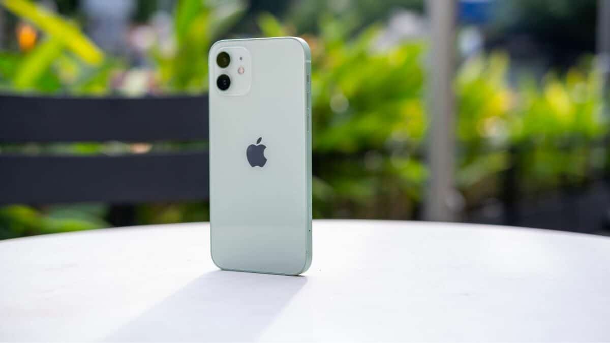 iPhone 12 vu de dos