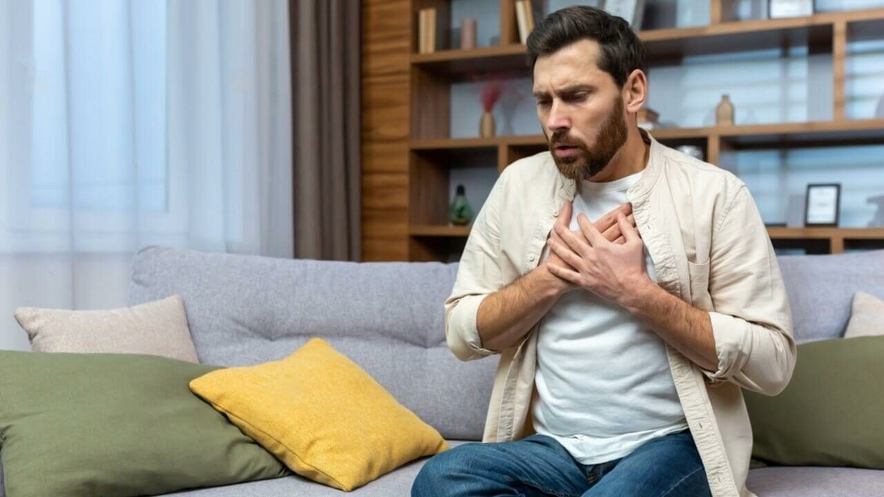 Homme souffrant de nomophobie