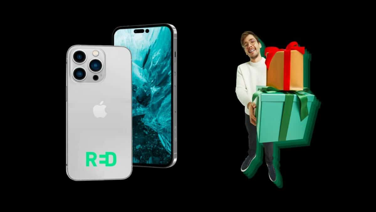 Un iphone 14 avec un homme tenant des cadeaux dans ses mains